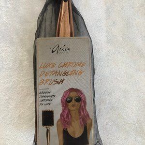 Aria Beauty Luxe Chrome Detangling Brush
